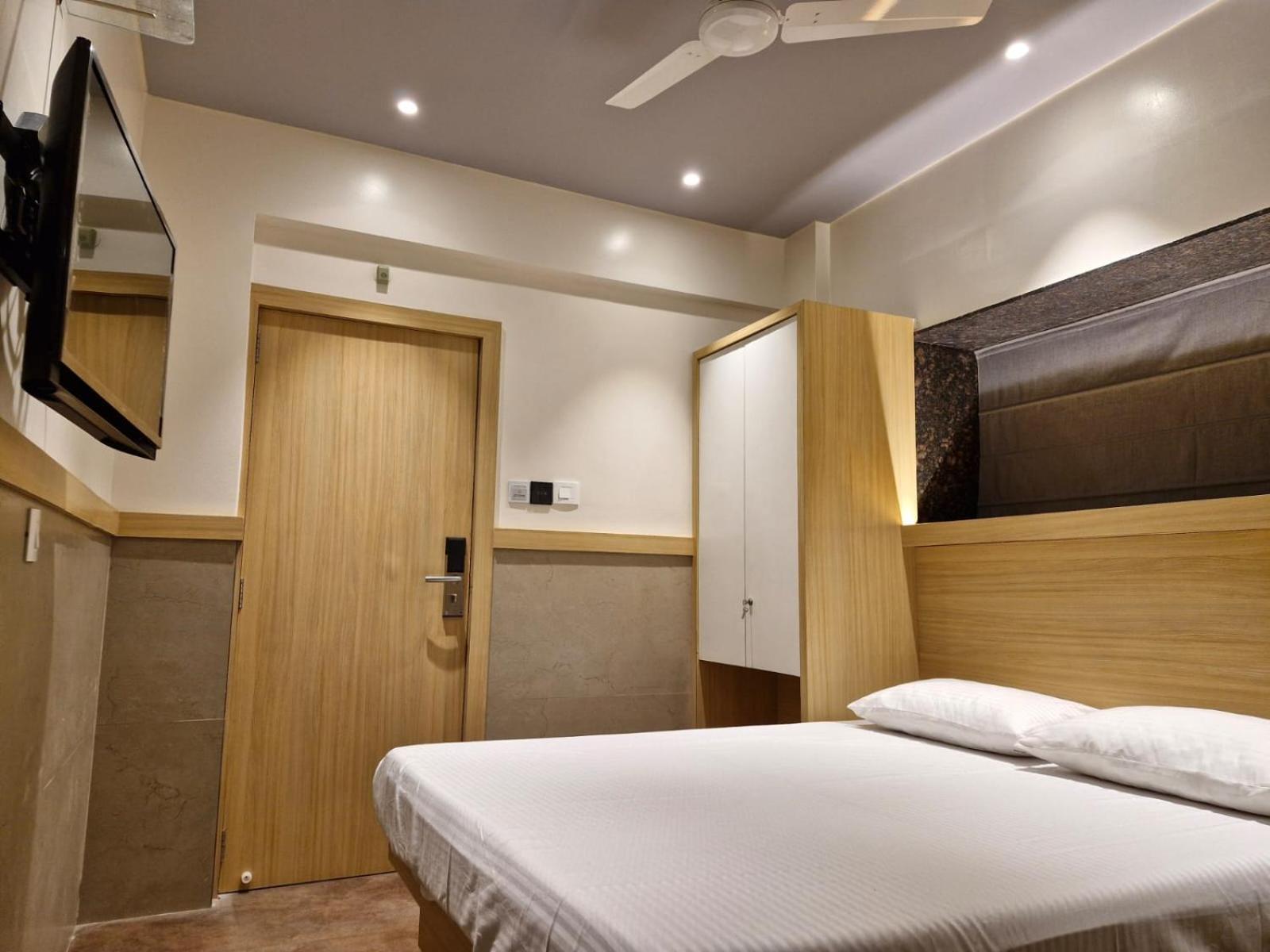 Avenue 10 Boutique Hotel 3*